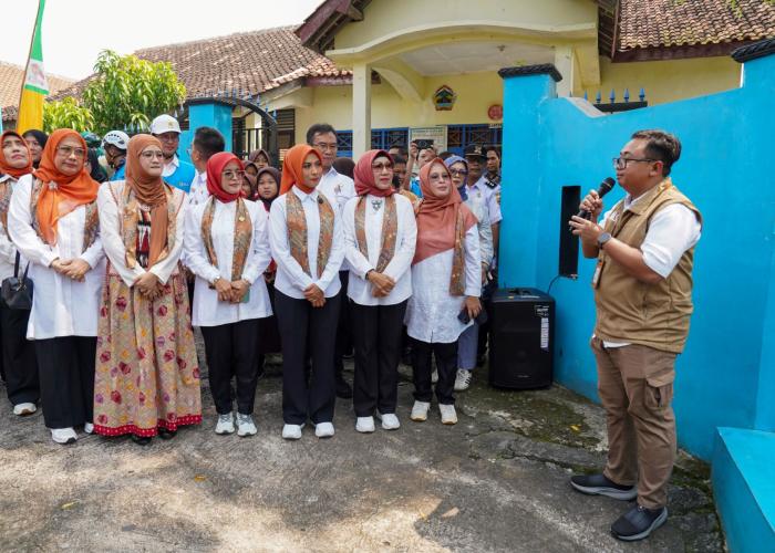 Kementerian ESDM Salurkan Bantuan PJUTS di Sragen dan Madiun  - Gambar 2