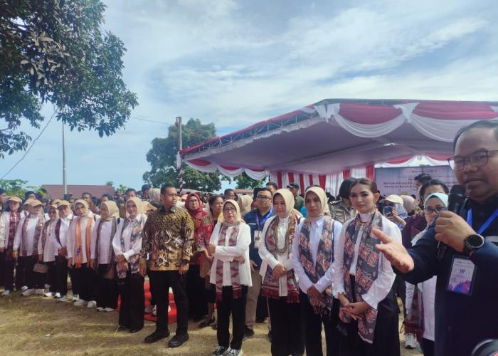 Bersama SERUNI, Kementerian ESDM Sambung Listrik Gratis 100 Rumah di Manokwari