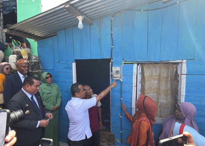 Resmikan Kantor PLN UP3 Fakfak, Menteri ESDM Dorong Pelayanan Listrik 24 Jam di Papua Barat - Gambar 3