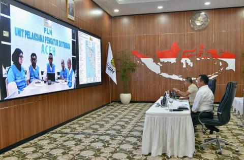 Hadapi Kendala di Lapangan, Menteri ESDM Minta PT PLN Segera Pulihkan Listrik Aceh