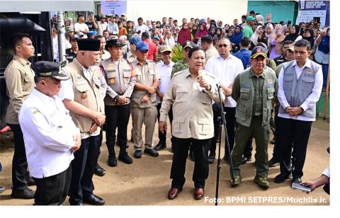 Dampingi Presiden Tinjau Posko Pengungsi di Sumatera Barat, Menteri ESDM Pastikan Akses Energi Berangsur Pulih