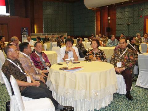 Dirjen Ketenagalistrikan membuka Musyawarah Nasional (Munas) ke-8 Masyarakat Ketenagalistrikan Indonesia (MKI), Rabu (30/10) di Auditorium PT PLN (Persero) Kantor Pusat.