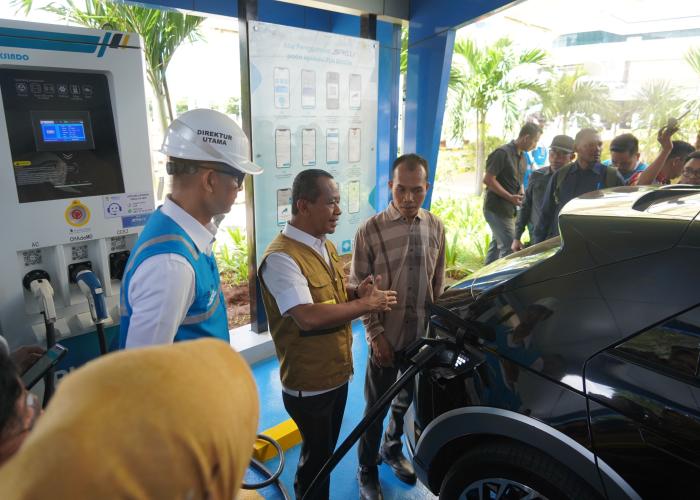 Kunjungi SPKLU Pelabuhan Merak, Menteri ESDM Pastikan Pasokan Listrik Banten Periode RAFI 2025 Aman - Gambar 3
