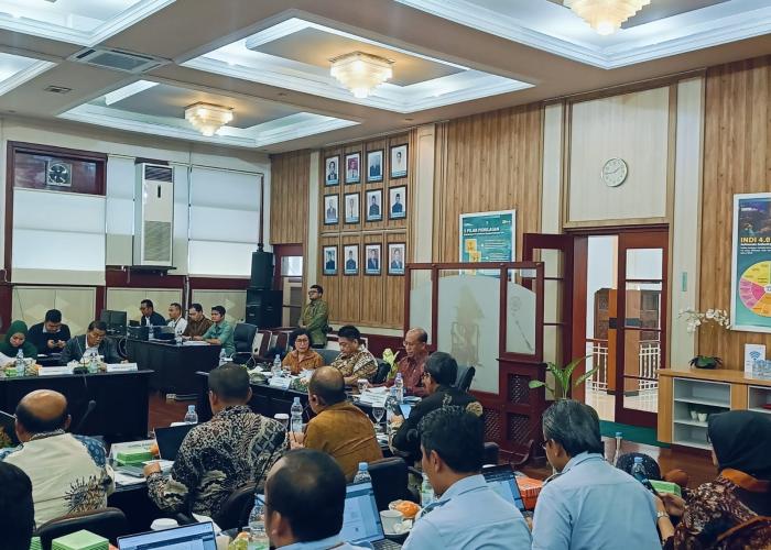 Kunjungi PLN UID Jawa Timur, Kementerian ESDM dan DPR RI Pastikan Ketersediaan Listrik yang Handal - Gambar 2