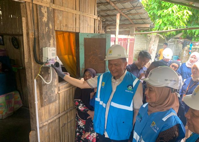 2.000 Rumah Tangga Tidak Mampu di Babel Terima Bantuan Sambung Listrik Gratis dari Pemerintah - Gambar 2