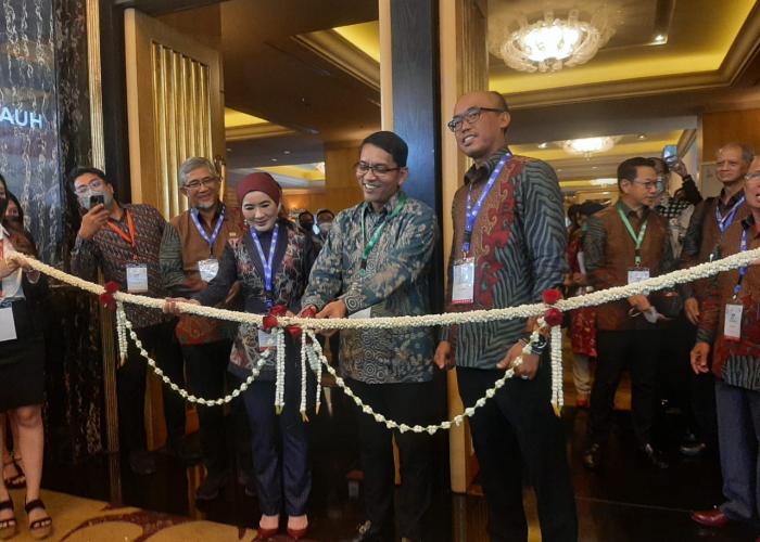 Momentum Hari Listrik Nasional dan KTT G20 Dijadikan Motivasi Percepatan Transisi Energi - Gambar 2