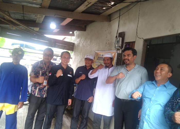 2.992 Rumah Tangga Tidak Mampu di Kubu Raya Terima Bantuan Pasang Baru Listrik  - Gambar 3
