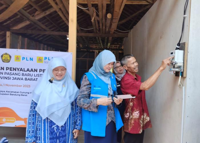 22.000 Warga Jawa Barat Terima Bantuan Pasang Listrik Gratis Sepanjang 2023 - Gambar 2