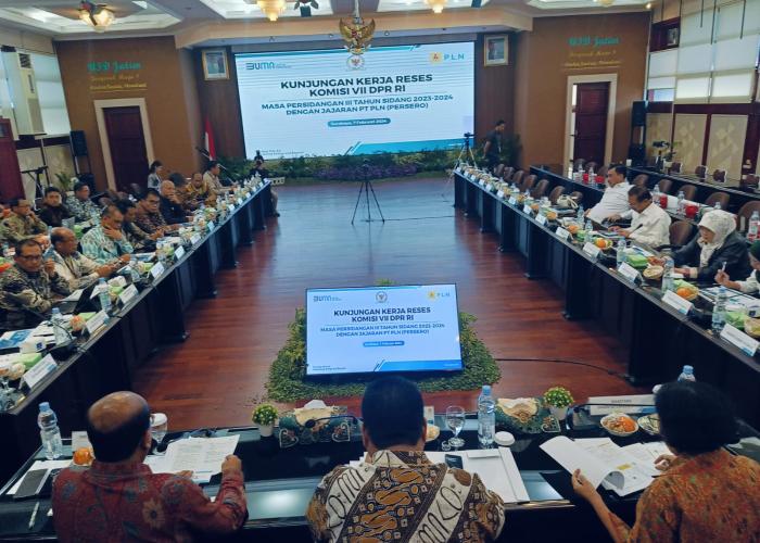 Kunjungi PLN UID Jawa Timur, Kementerian ESDM dan DPR RI Pastikan Ketersediaan Listrik yang Handal - Gambar 3