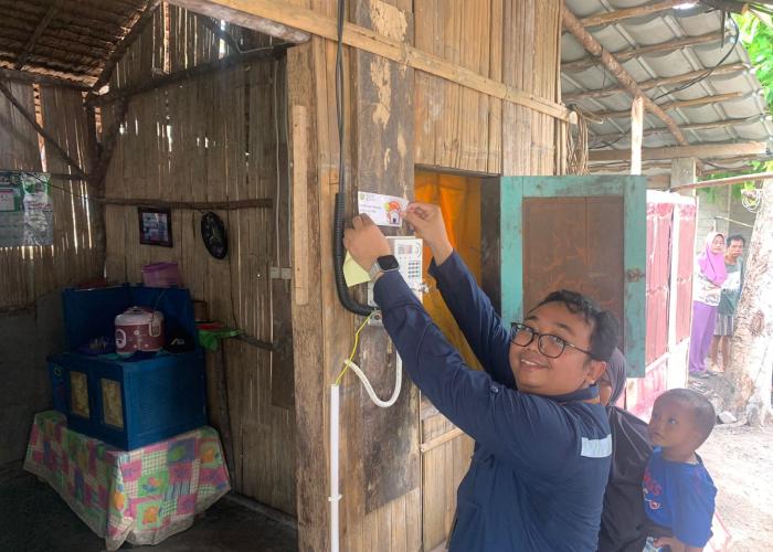2.000 Rumah Tangga Tidak Mampu di Babel Terima Bantuan Sambung Listrik Gratis dari Pemerintah - Gambar 3