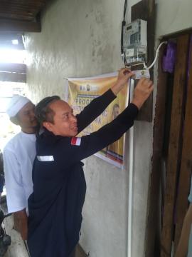 2.992 Rumah Tangga Tidak Mampu di Kubu Raya Terima Bantuan Pasang Baru Listrik 