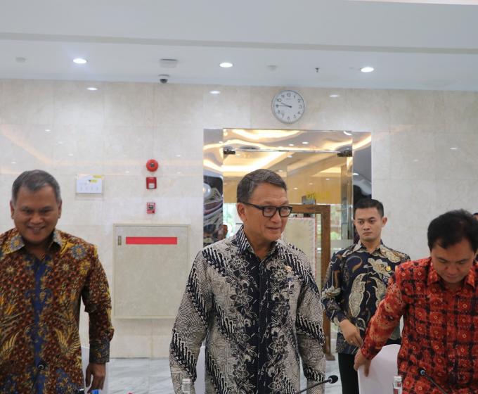 KAPASITAS PEMBANGKIT LISTRIK MENINGKAT